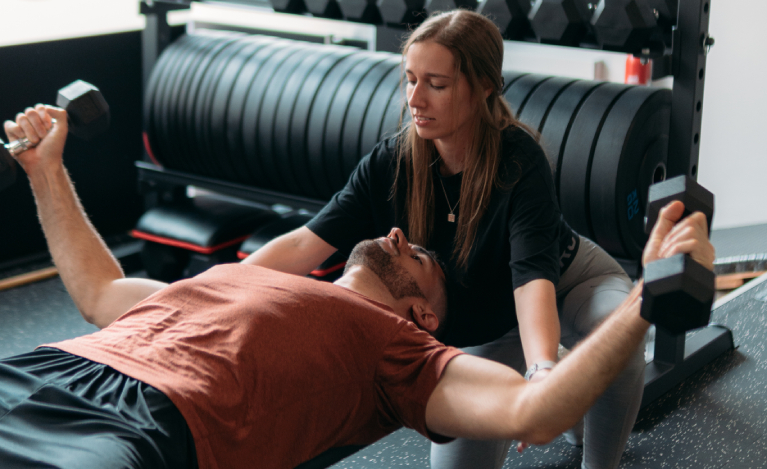 Imagem de exercícios de fisioterapia musculo-esquelética.